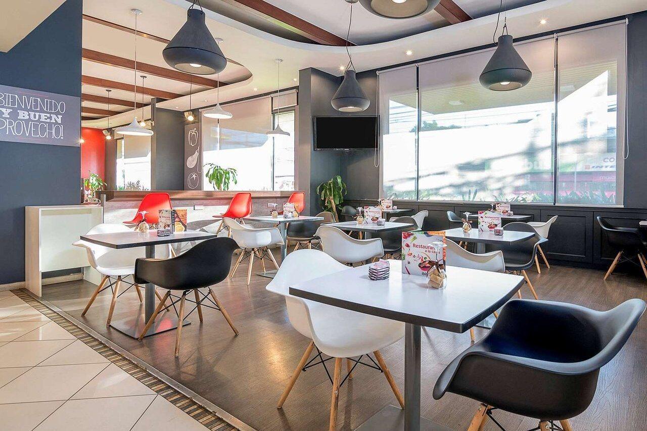 Ibis Santiago Estacion Central Exterior photo