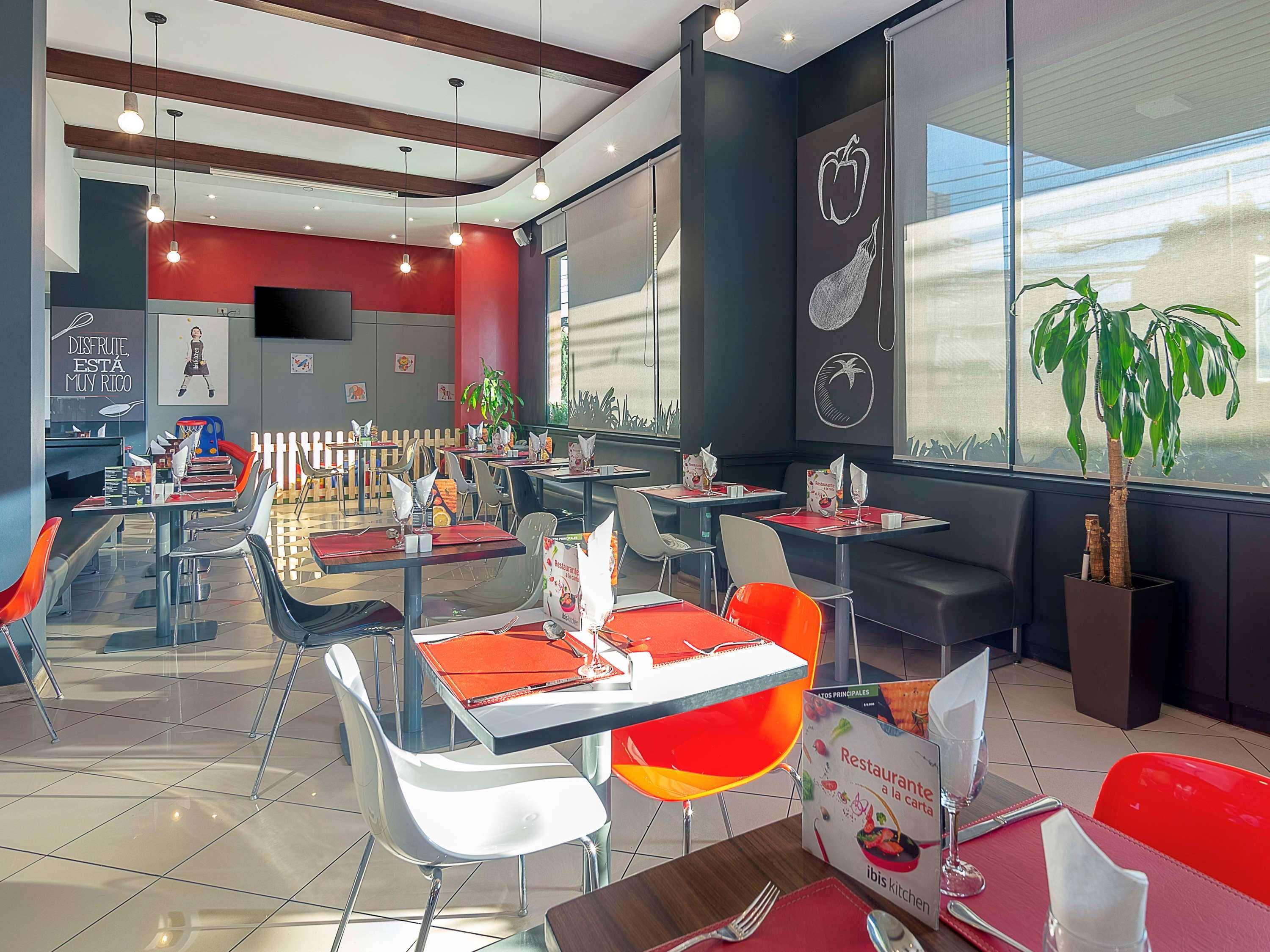 Ibis Santiago Estacion Central Exterior photo