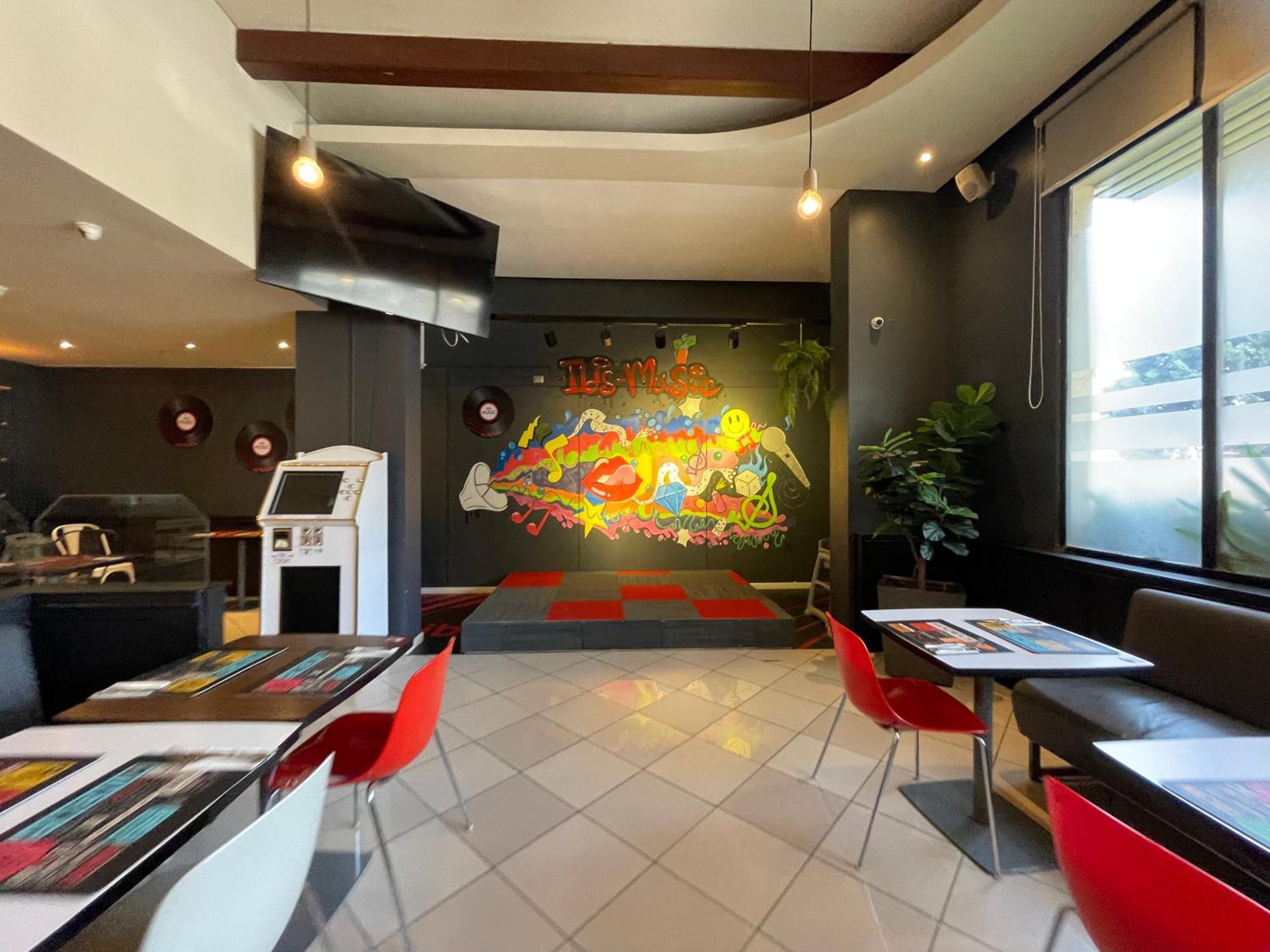 Ibis Santiago Estacion Central Exterior photo
