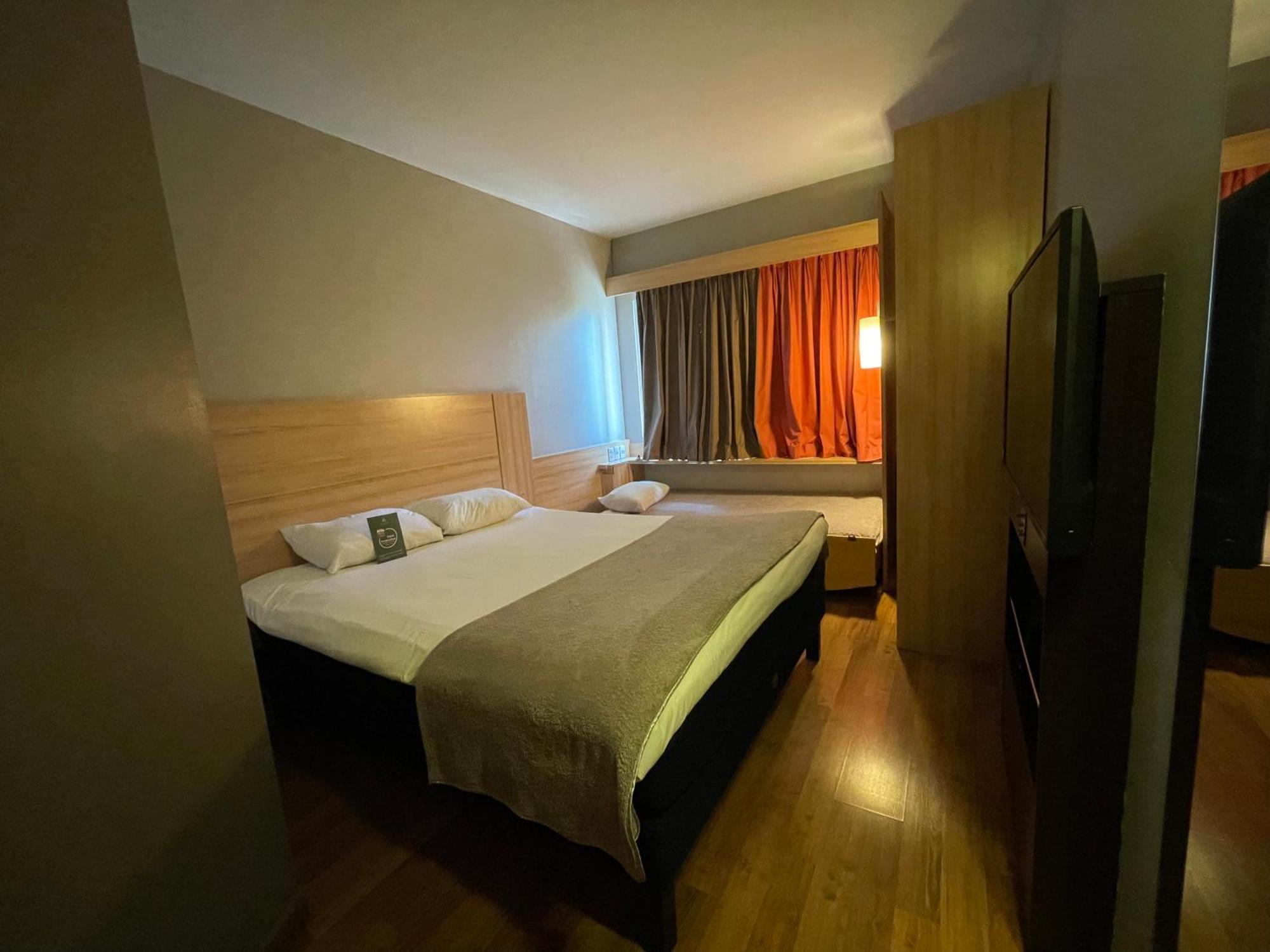 Ibis Santiago Estacion Central Exterior photo